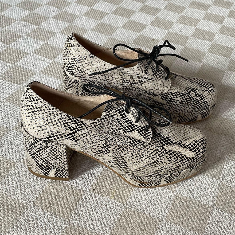 Intentionally Blank Snake Print Albany Platform Oxford
